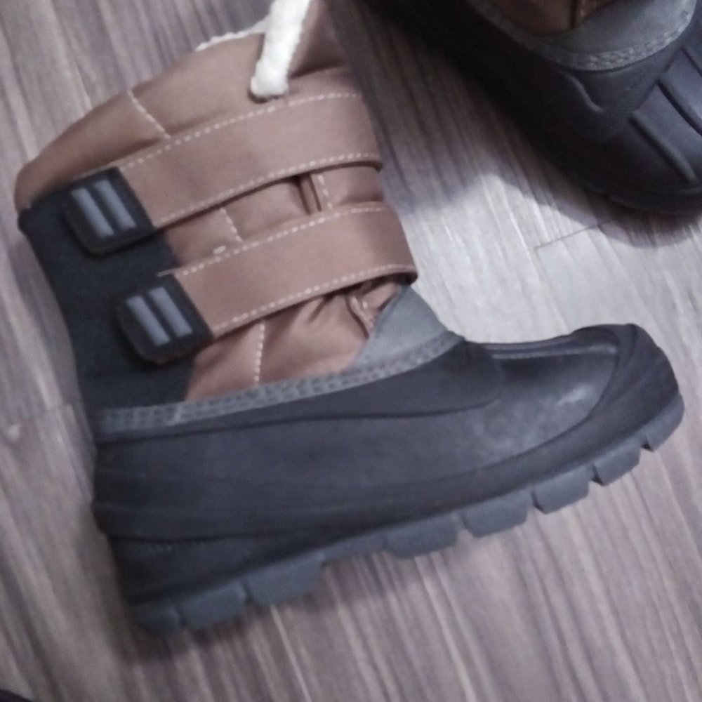 Cat & Jack toddler snow boots - Picture 1 of 7